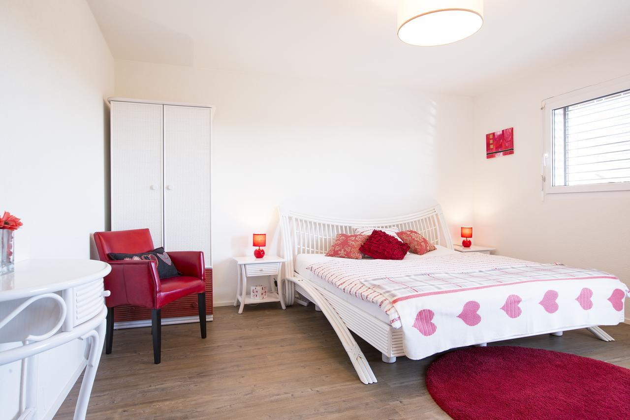 Bed and Breakfast Cave Du Treyblanc Luins Exterior foto