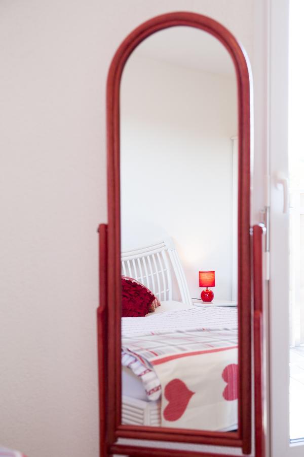 Bed and Breakfast Cave Du Treyblanc Luins Exterior foto