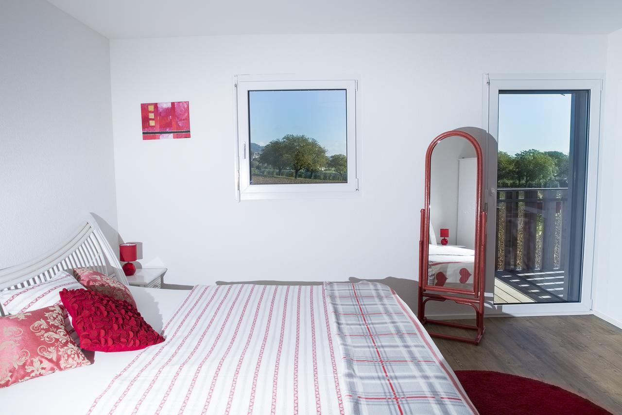 Bed and Breakfast Cave Du Treyblanc Luins Exterior foto
