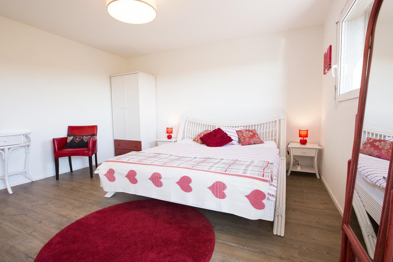 Bed and Breakfast Cave Du Treyblanc Luins Exterior foto