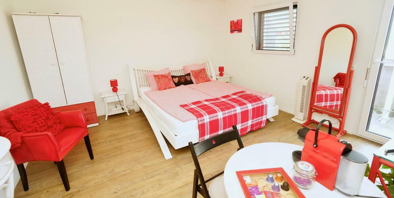 Bed and Breakfast Cave Du Treyblanc Luins Exterior foto