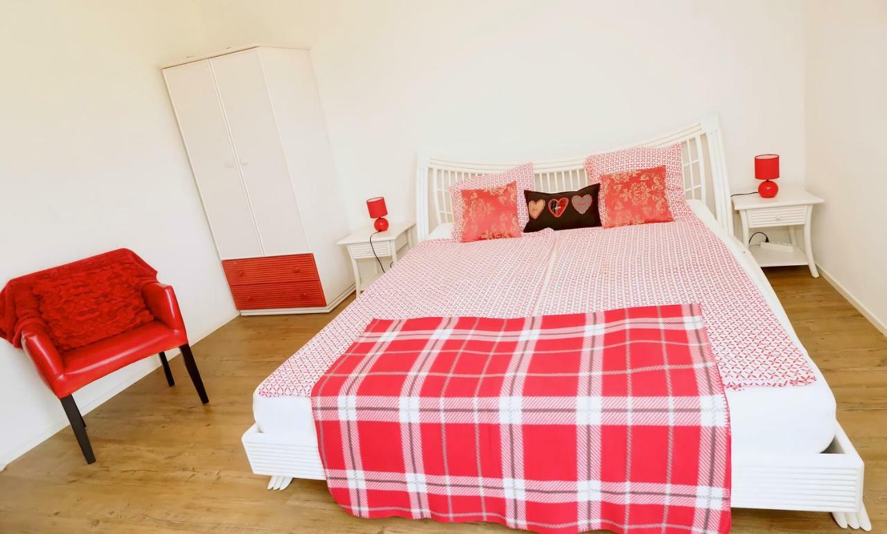 Bed and Breakfast Cave Du Treyblanc Luins Exterior foto