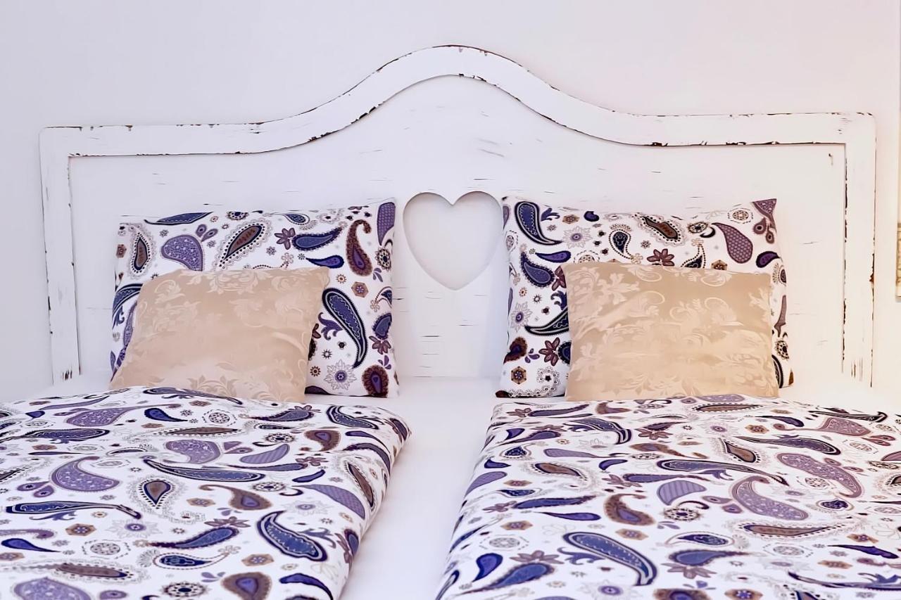 Bed and Breakfast Cave Du Treyblanc Luins Exterior foto